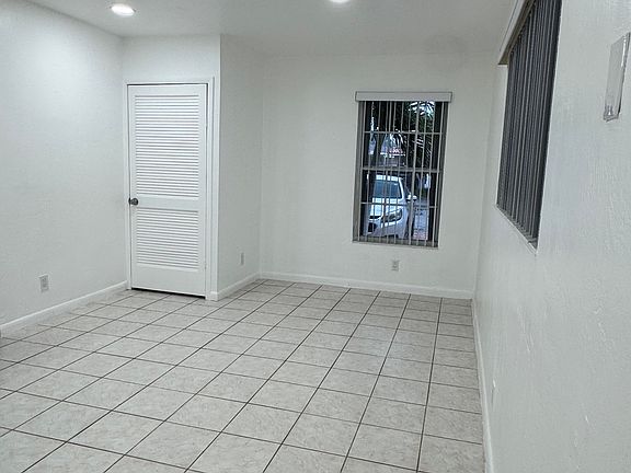 3rd image of 190 Florida Blvd #190