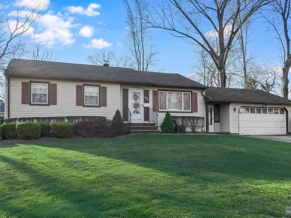 60 Erie Ave, Montvale, NJ 07645