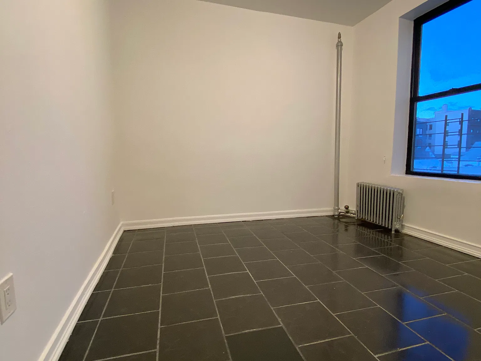 2 bed, 890 sqft, $2,350 — Photo 3