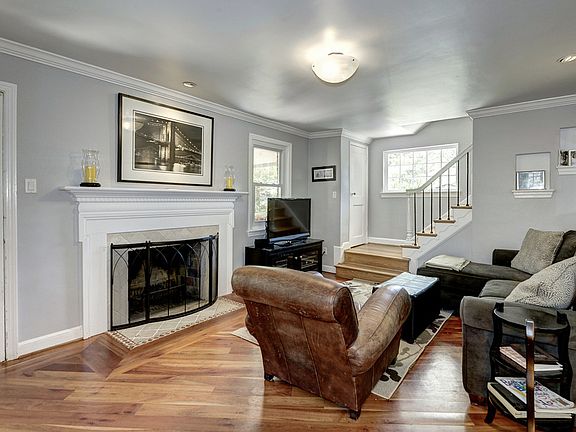 Living Room with fireplace