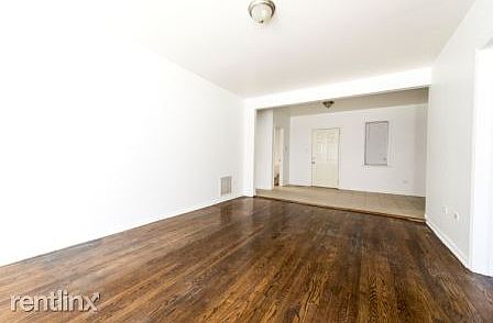 7949 S Ellis Ave Apartments Chicago Living Room_03