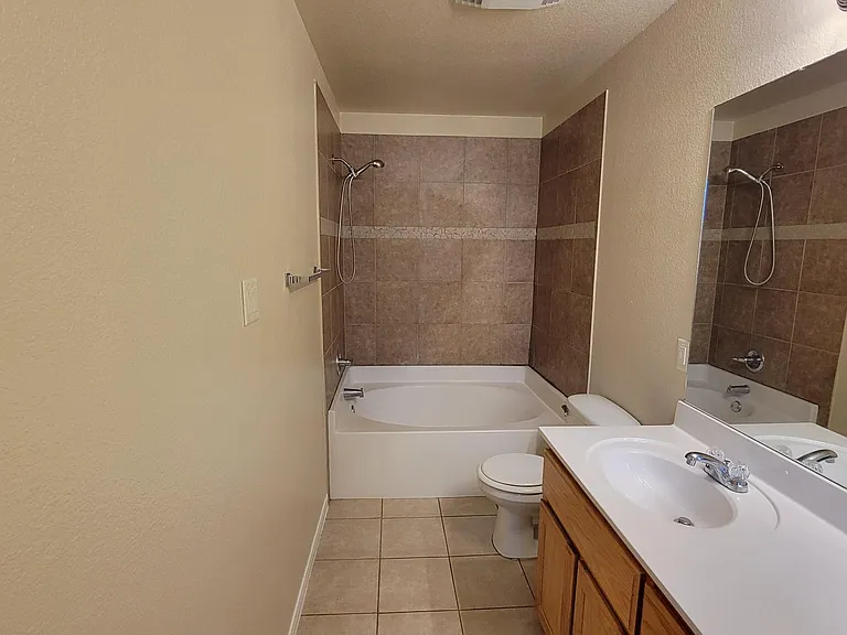 1001 Leah Dr #B — Photo 15