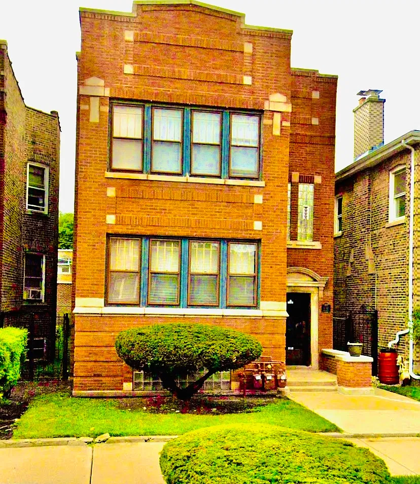 3 bed, 1100 sqft, $1,700 — Photo 1