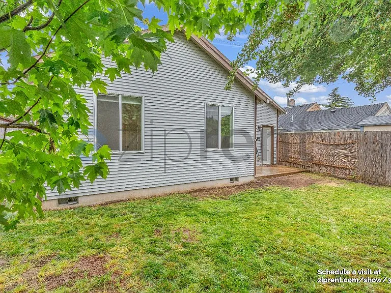 4451 SE 117th Ave — Photo 4
