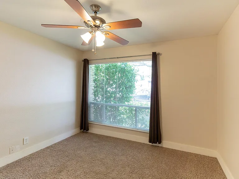 3rd bedroom, opposite view