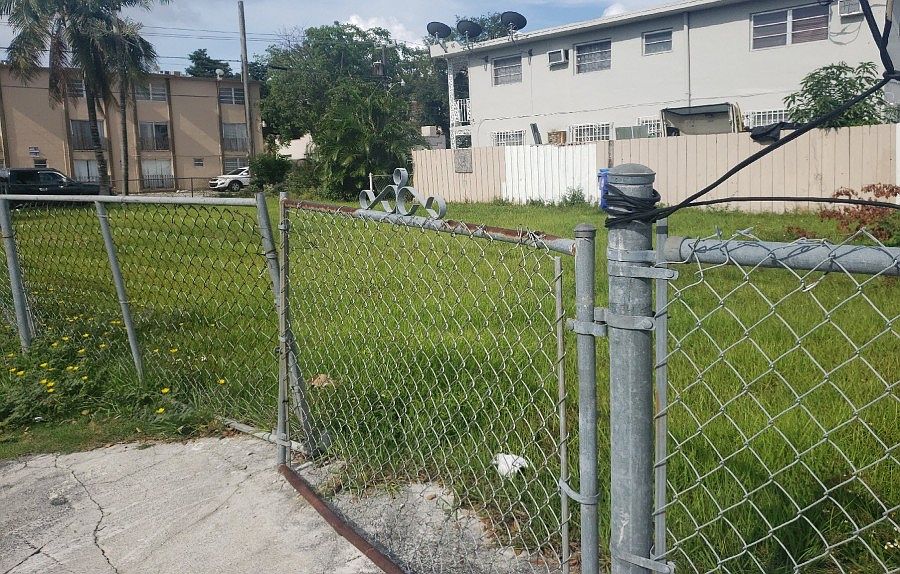 2nd image of 1905 SW 3rd St
