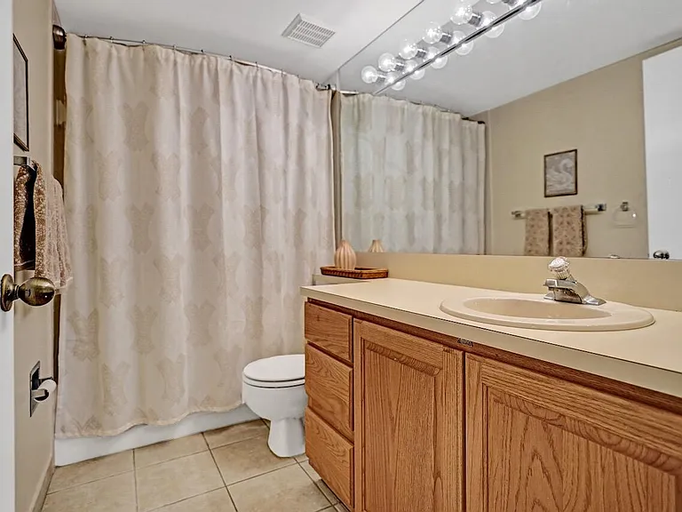 107 Half Moon Cir #H1 — Photo 41