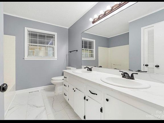 5th image of 1925 Silver Creek Dr