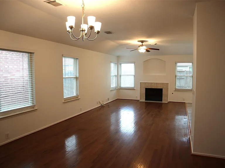 19306 Wading River Dr — Photo 3