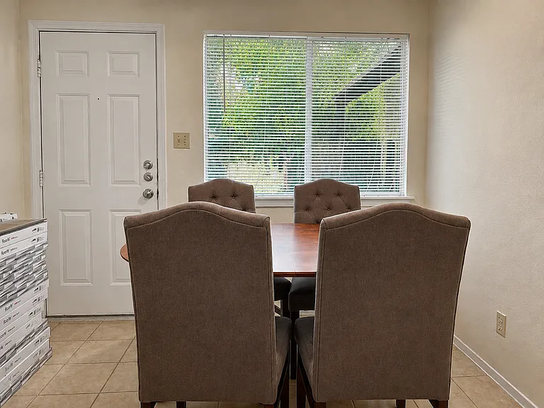Brompton Cir — Photo 6