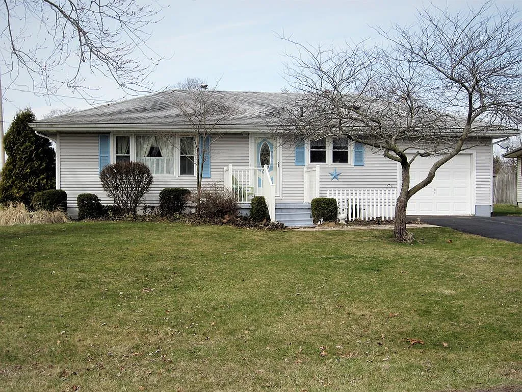 818 Sunnyside Dr photo 1