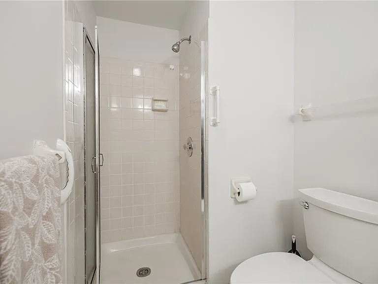30 Cambridge Ct — Photo 16