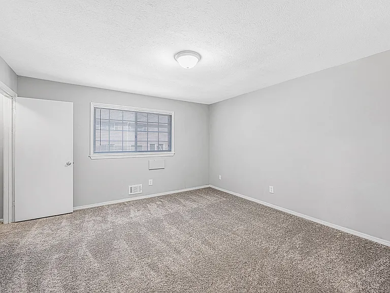Regency Park Apartments — Photo 27