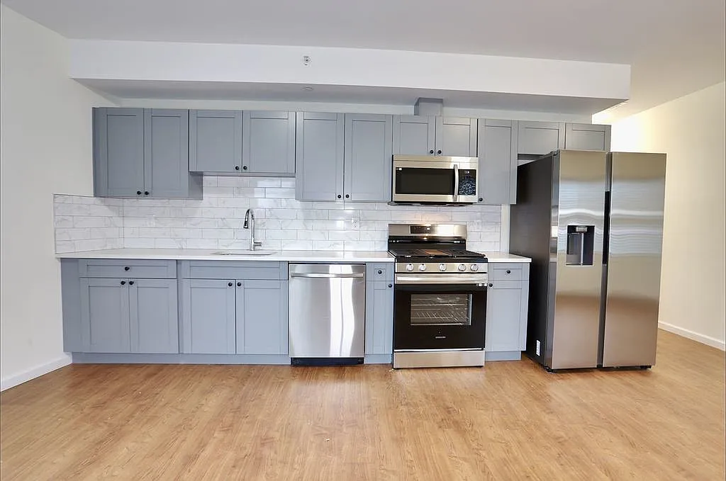 Apartment In Building, JC Heights, NJ, 07307 — Photo 1