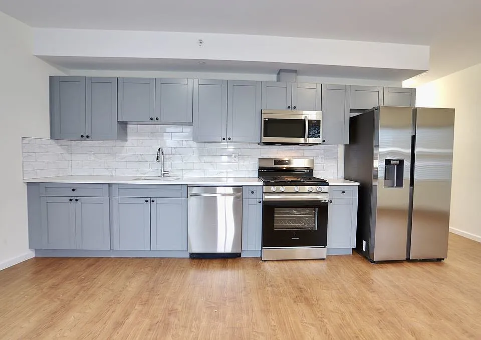 143 Zabriskie St #2D