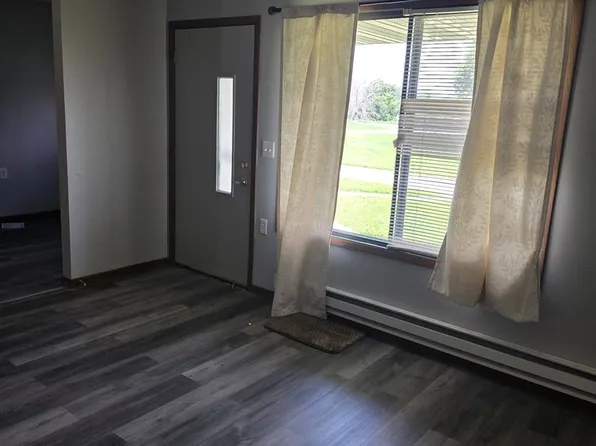 Country Plaza Apartments, 355 E Eldora Rd APT 24, Hudson, IA 50643