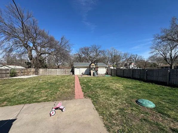 537 N 10th St, Geneva, NE 68361