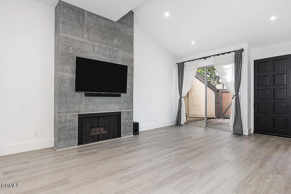 3 bed, 2.5 bath, 1439 sqft, $4,850 — Photo 4