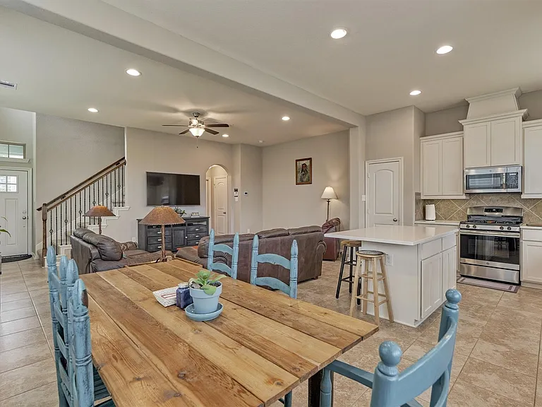 207 Biltmore Loop — Photo 10