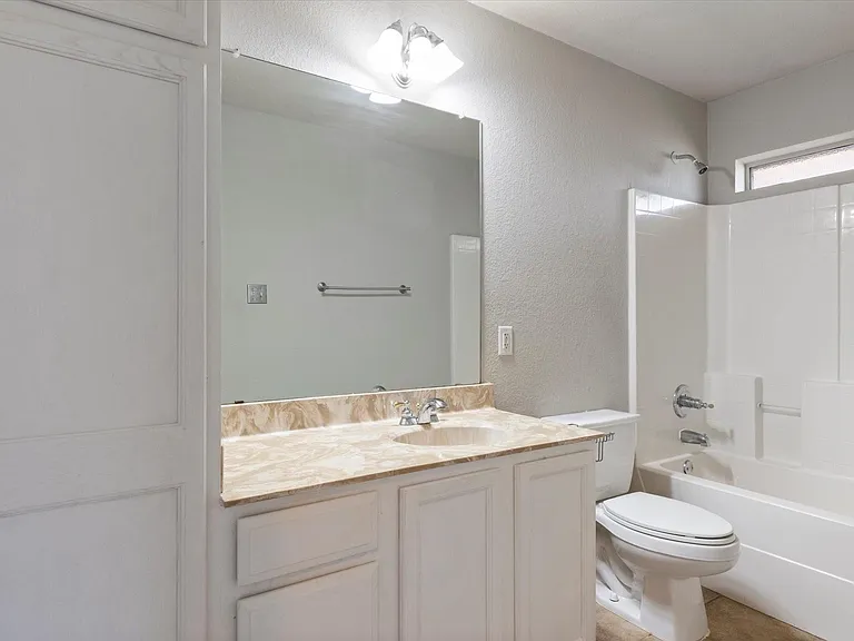 6104 Alexus Dr — Photo 13