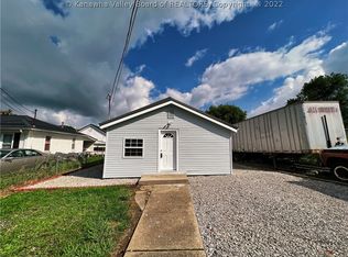 411 1st St N, Saint Albans, WV 25177