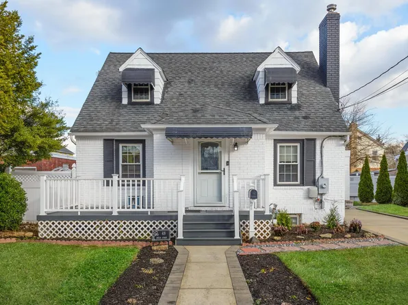 48 Queen Street, Freeport, NY 11520