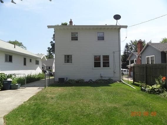 2nd image of 917 Sherman Ave