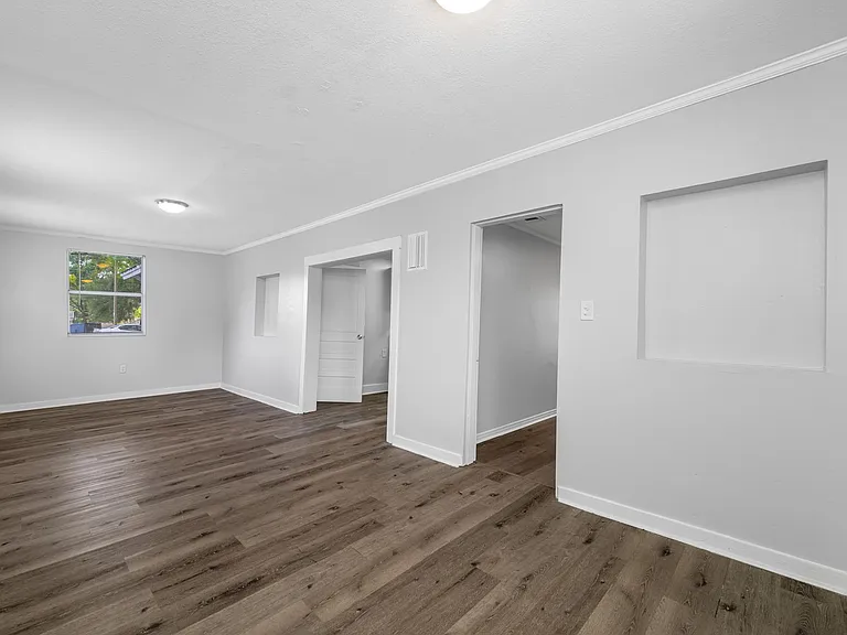 7707 N Huntley Ave — Photo 4