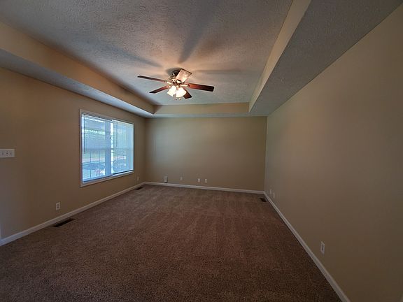 3rd image of 1356 Jenny Ln