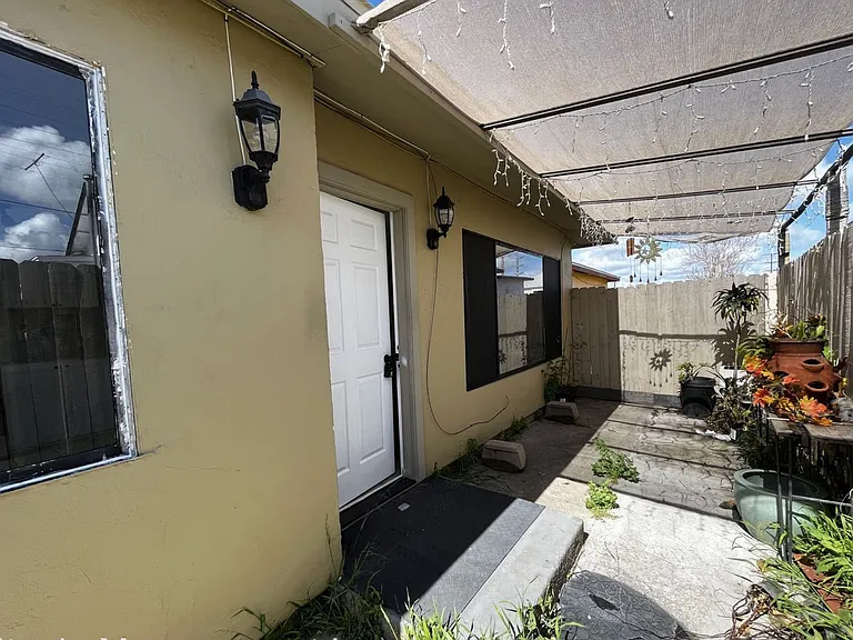 2085 Franklin Ave — Photo 11