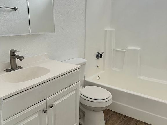 5th image of 13221 N 21st Pl APT 12