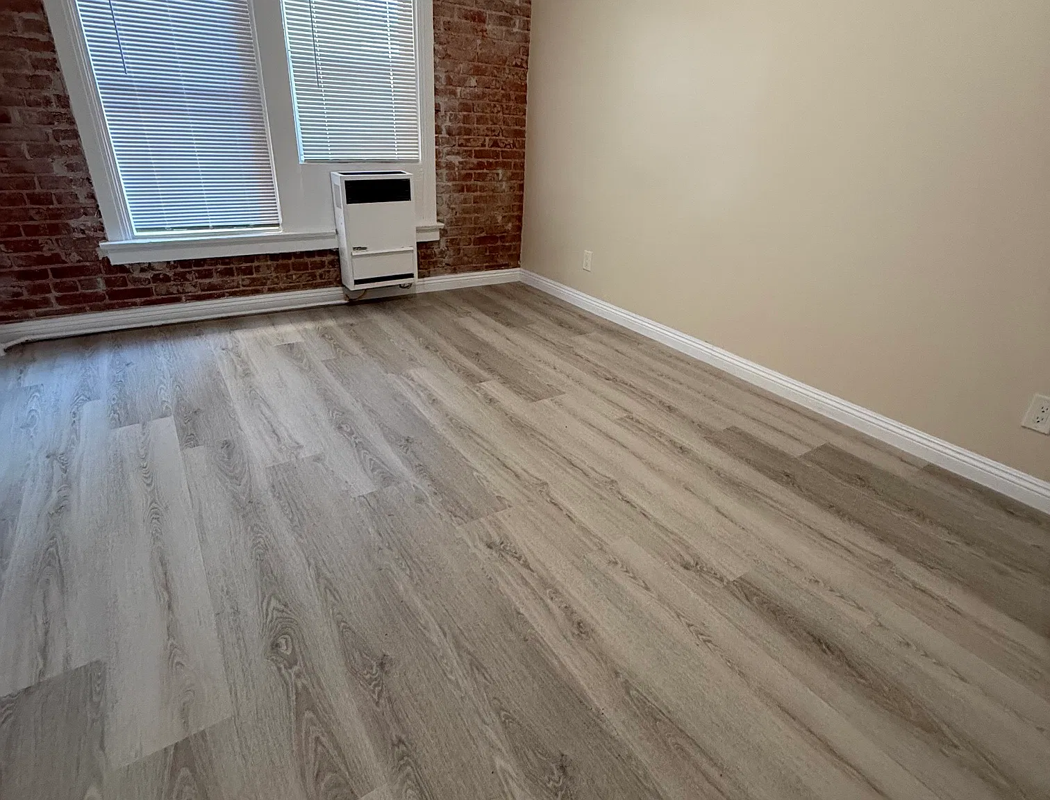 Studio, $885 — Photo 2