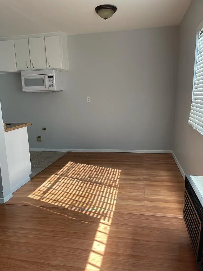 2 bed, 1400 sqft, $2,399 — Photo 3