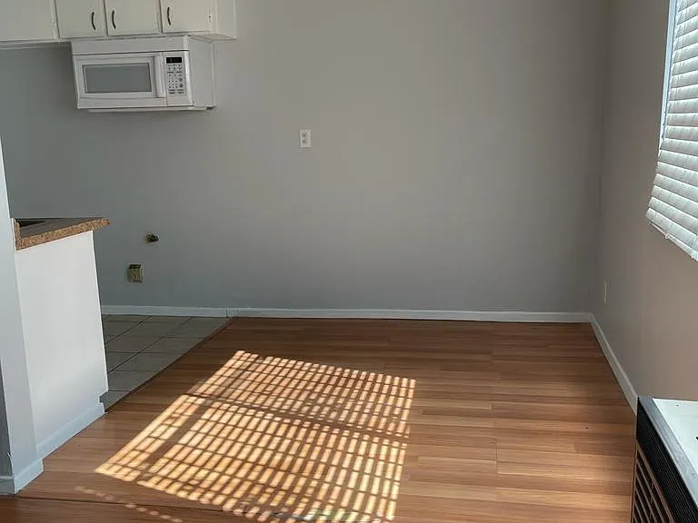 117 S Hoover St #1 — Photo 3