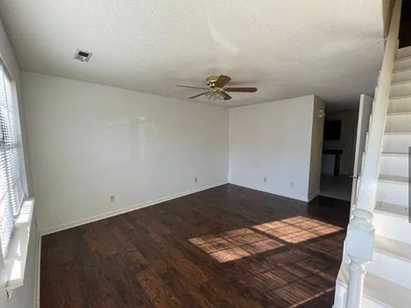 5th image of 2317 8th St SE