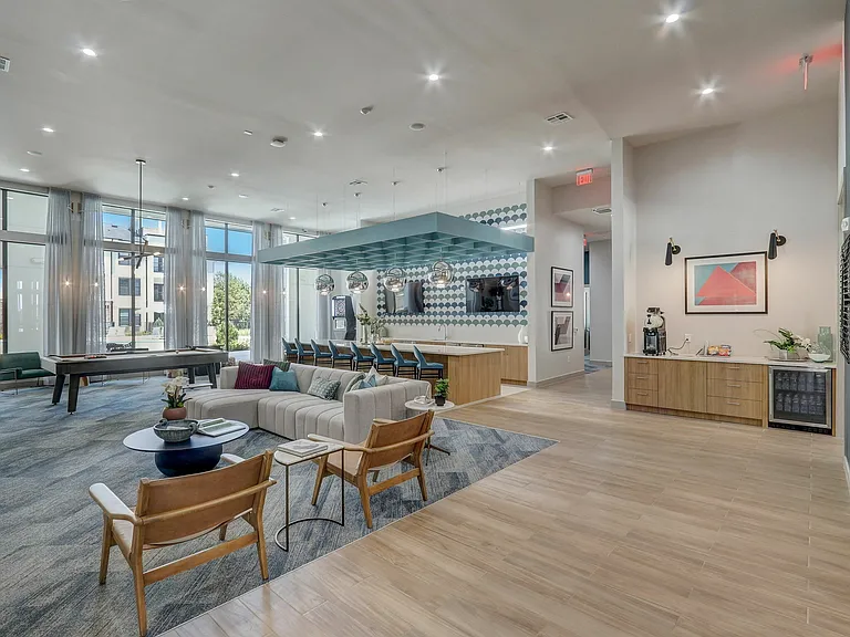 32-web-or-mls-Central Pine St-032