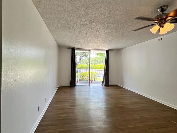 3rd image of 470 Executive Center Dr APT 1L