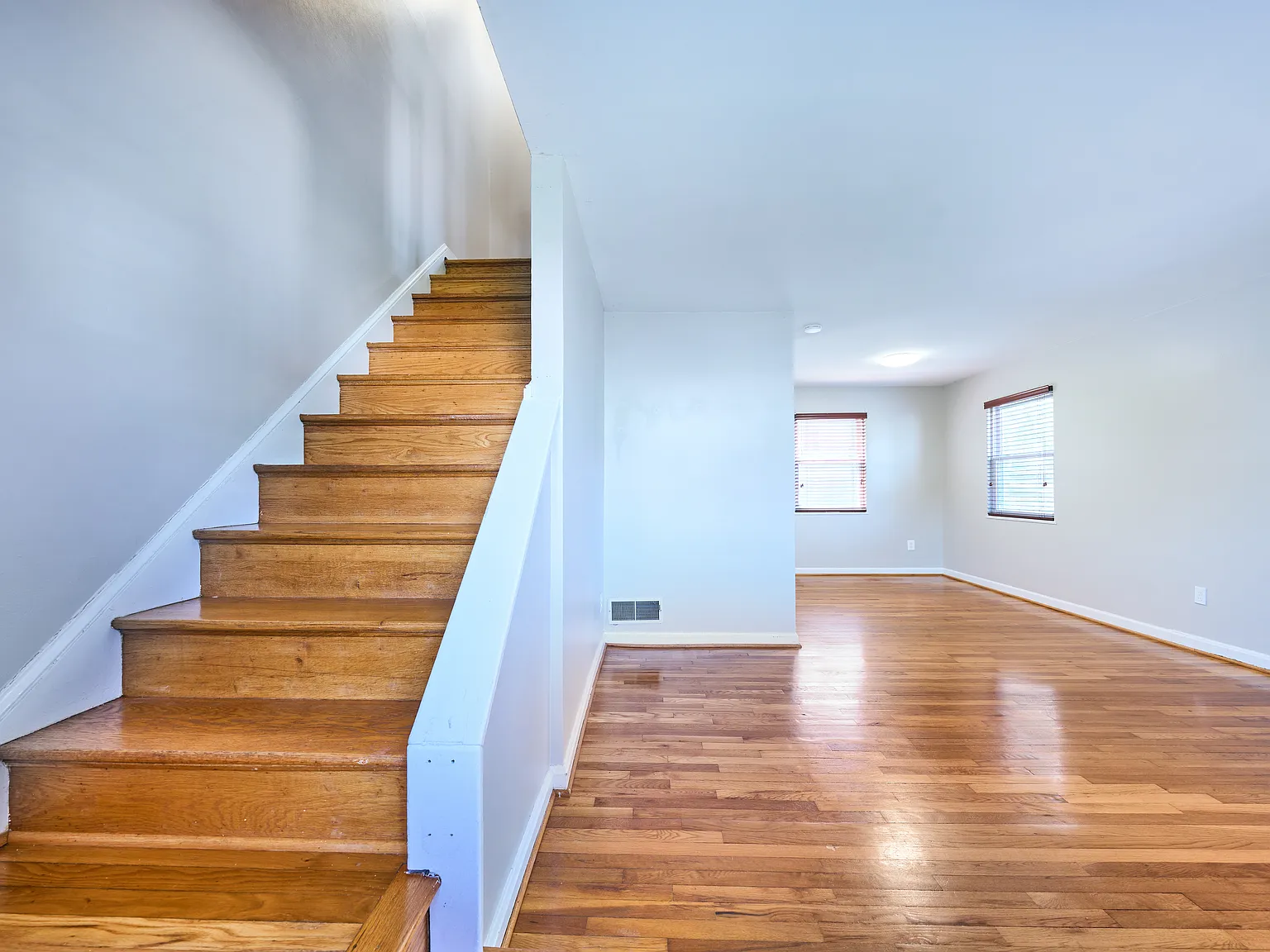 2 bed, 1.5 bath, 816 sqft, $2,700 — Photo 4