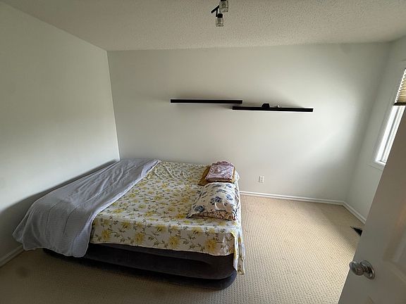 5th image of 1433 Hodgson Way NW