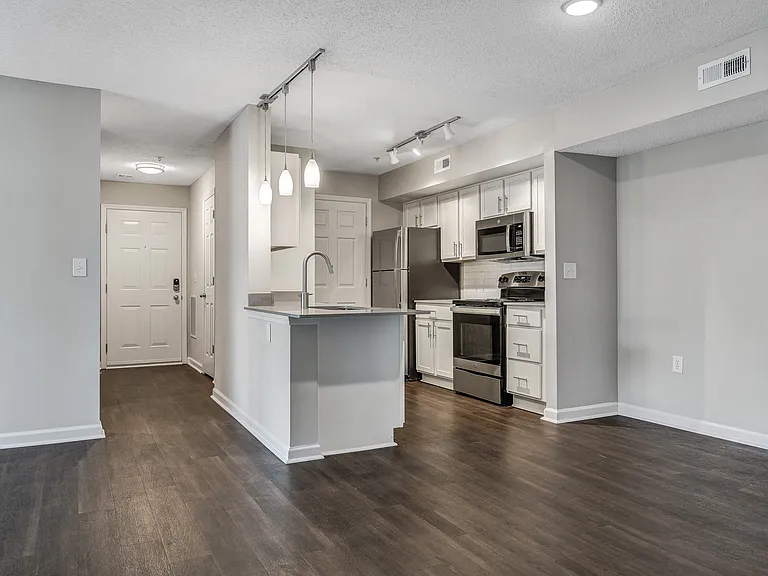 Sunscape Apartments — Photo 23