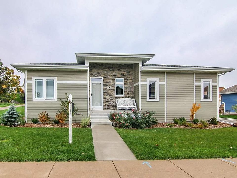 1st image of 11 Oak Park Way