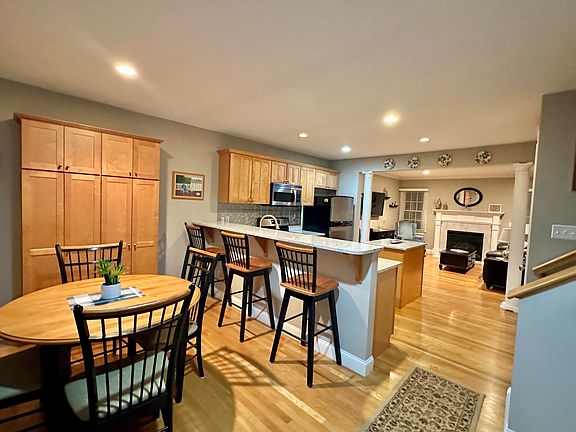 4th image of 464 N Falmouth Hwy #8DU