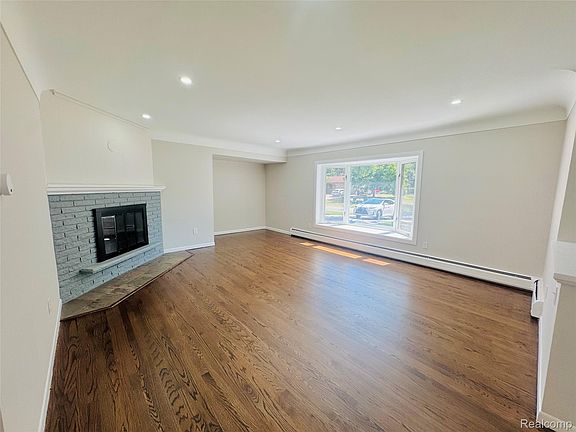 2nd image of 2731 Huntington Park Dr