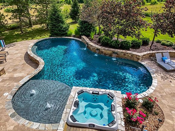 4th image of 2614 Hoover Rd