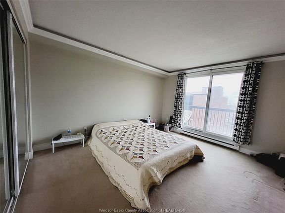 2nd image of 3936 Wyandotte St E #503