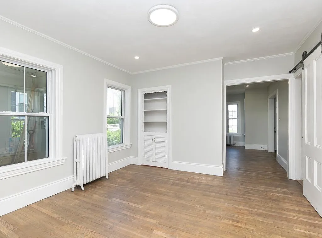 3 bed, 1.5 bath, 1300 sqft, $3,600 — Photo 2