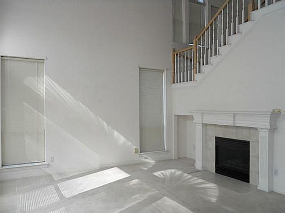 5th image of 916 Saint Andrews Pl