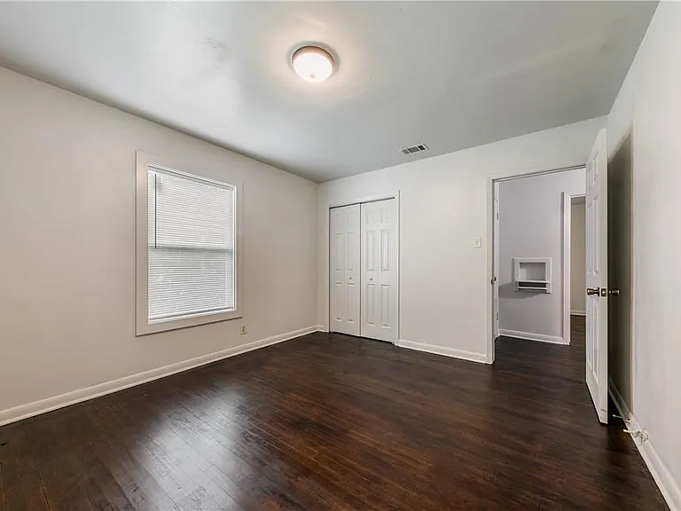 1113 Sycamore St — Photo 9