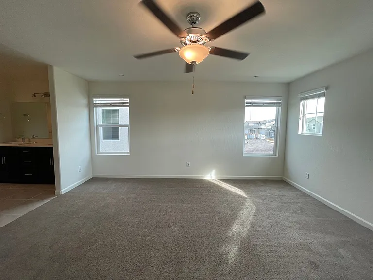 661 Suzanne Dr — Photo 7