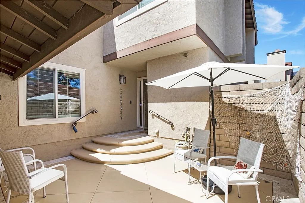 4 bed, 1883 sqft, $4,700 — Photo 2